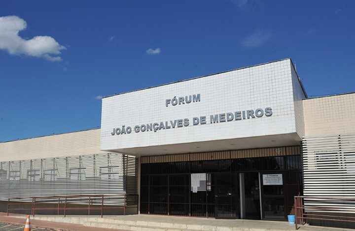Ex-prefeito de Aracruz e mais 18 acusados tem ação recebida pela Vara da Fazenda Pública