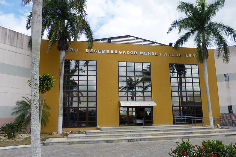 Fachada do Fórum Desembargador Mendes Wanderley em Linhares, Espírito Santo.