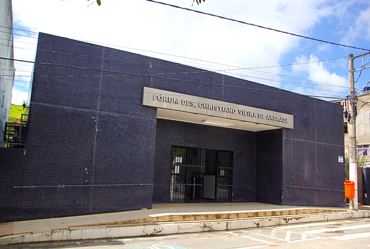 Fachada do Fórum de Mantenópolis, no Espírito Santo.