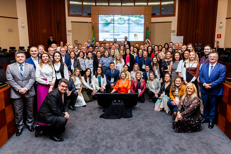 Participantes do Fórum Nacional de Mediação e Conciliação (Fonamec) reunidos para foto.