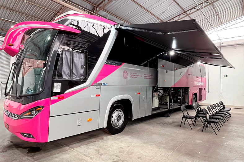 ônibus de atendimento às vítimas de violência doméstica e familiar no Estado do ES.