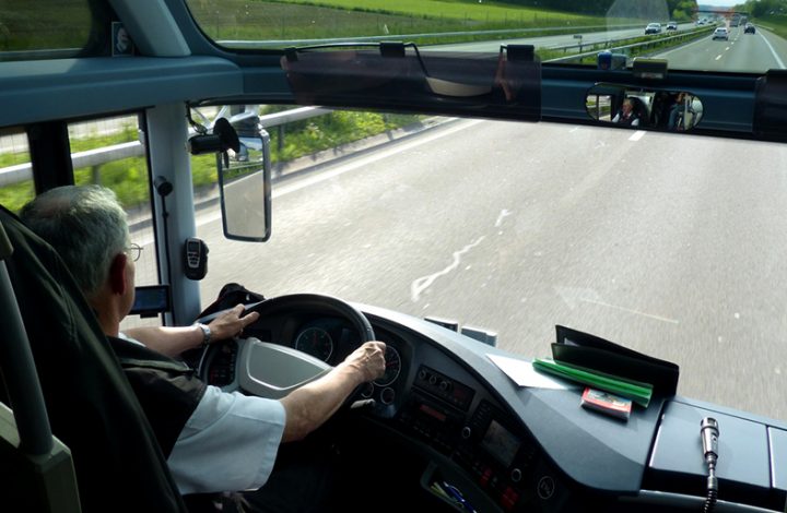 4ª Câmara Cível do Tribunal de Justiça suspende atividades de startup de fretamento colaborativo de ônibus pela internet