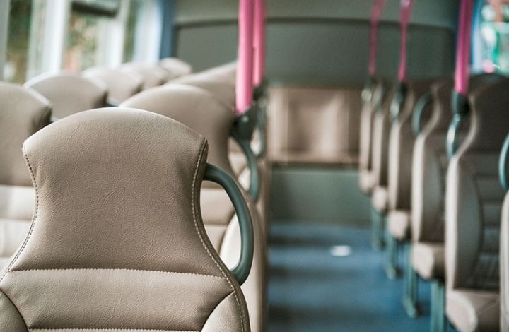 Empresa de ônibus que não compareceu em local de embarque deve indenizar passageiro