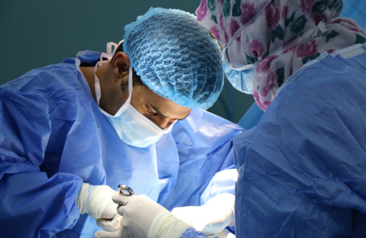 Paciente e operadora de saúde devem arcar com custos de cirurgia realizada por hospital