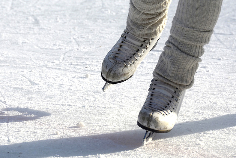 Detalhe de patins para gelo.