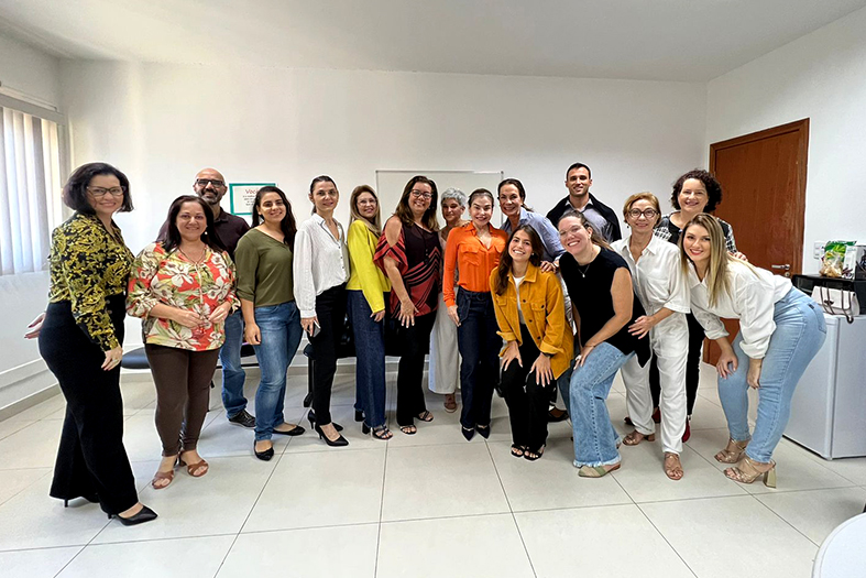 Servidores do judiciário capixaba posam para fotografia.