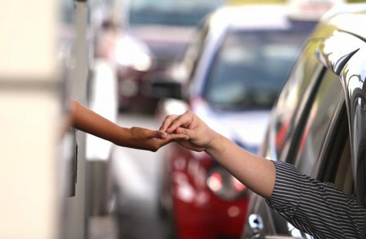 Atendente de pedágio deve ser indenizado em R$5 mil após ser ofendido por motorista