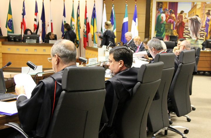 Tribunal Pleno reconduz juízes para exercerem as funções de membros efetivos do TRE-ES