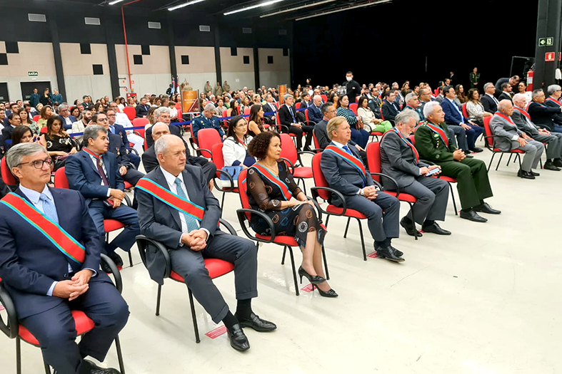 O presidente do TJES, desembargador Fabio Clem participa de solenidade de entrega da comenda gran cruz do mérito judiciário.