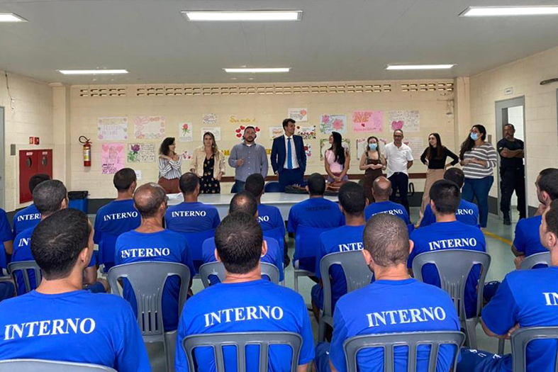 Internos de Unidades Prisionais do Estado assistem a palestra.