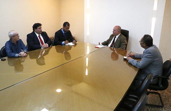 Presidente do TJES, Desembargador Sérgio Luiz Teixeira Gama, recebe Secretário de Direitos Humanos do Município de Serra