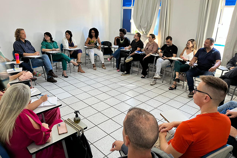 Servidores do judiciário capixaba em roda de conversa.