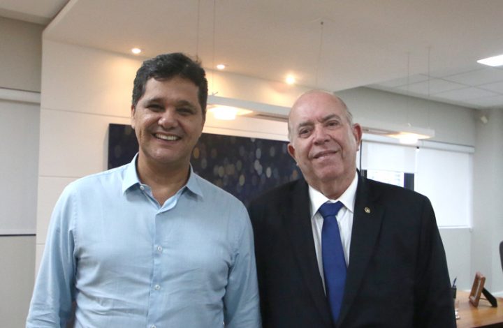 Presidente do TJES recebe Senador Ricardo Ferraço que veio fazer uma visita de cortesia ao Desembargador Sérgio Luiz Teixeira Gama