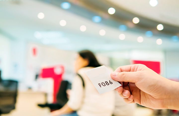 Cliente deve ser indenizado após esperar mais de uma hora para ser atendido em banco