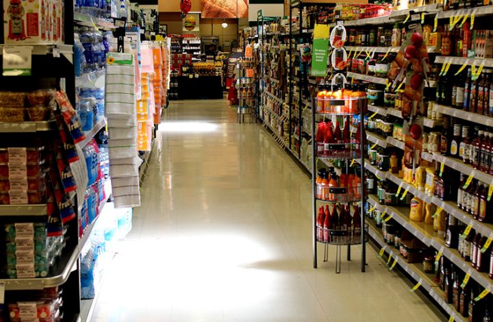 Rede de Supermercados deve indenizar clientes após abordagem indevida de segurança