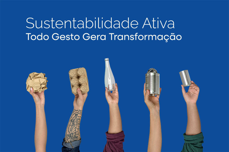 Arte digital com mescla de fotografia e texto. A fotografia mostra cinco braços levantados, cada um segurando um item que pode ser reciclado, e o texto diz o seguinte: "Sustentabilidade Ativa. Todo Gesto Gera Transformação."