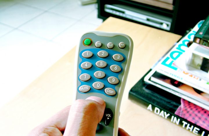 TV por assinatura que negativou cliente em Guarapari terá que indenizá-la em R$ 8 mil
