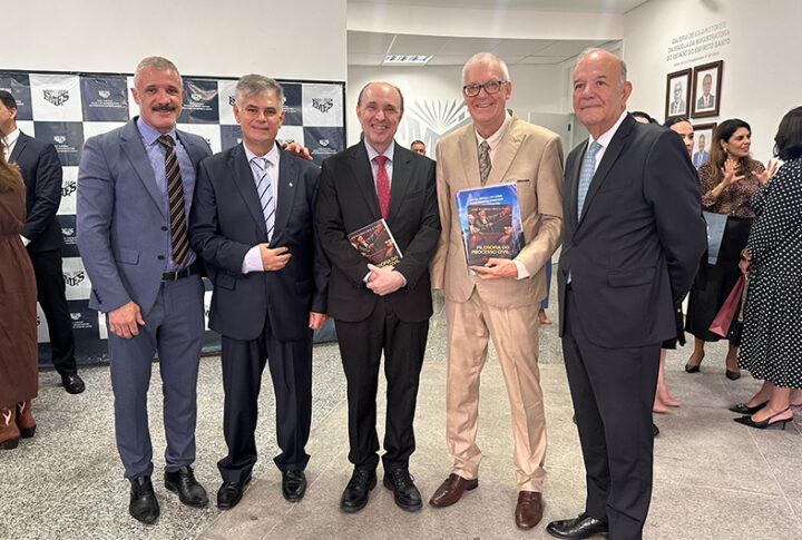 Emoção e homenagens. Aula de encerramento do ano letivo reafirma compromisso da EMES com o aprimoramento da Justiça