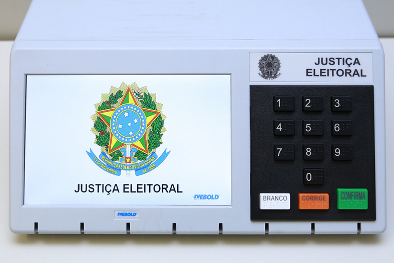 Urna eleitoral brasileira, urna eletrônica.