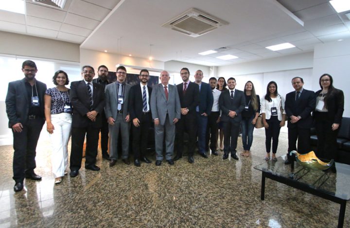 Presidente do Tribunal de Justiça recebe grupo de jovens advogados